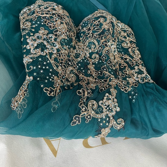 LAURA prom dress Green gold and pearl (brand new, worn once, freshly drycleaned) - Picture 5 of 10